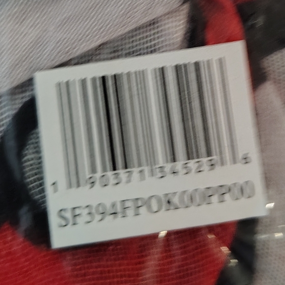 Pokémon Poké Ball Scarf - Picture 3 of 4